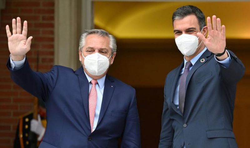 Pedro Sánchez también respaldó a Fernández en la negociación con el FMI