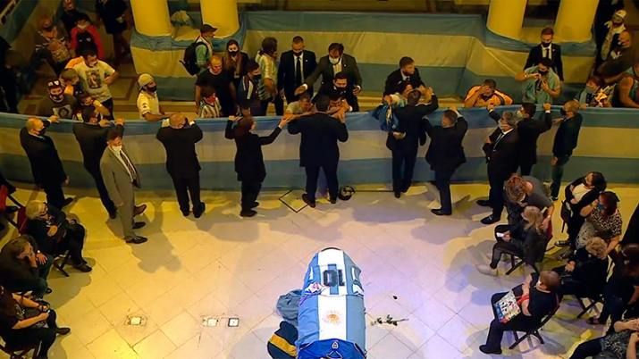 Una multitud despide a Diego Maradona en Casa Rosada