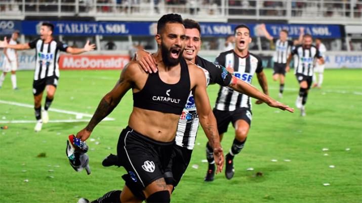 Central Córdoba se quedó con tres puntos de oro ante Colón de manera agónica