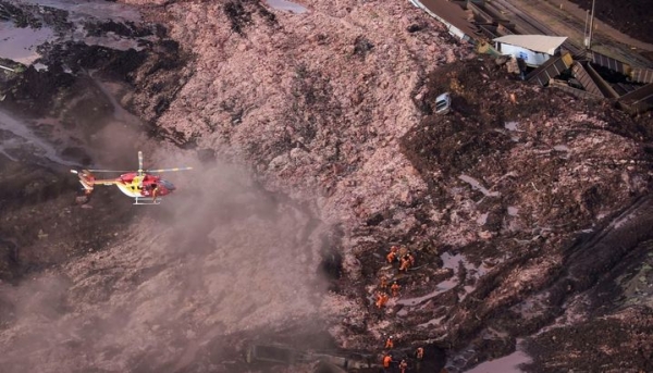 VIDEOS. Un pueblo de Brasil quedó sepultado por el lodo, tras la rotura de tres represas