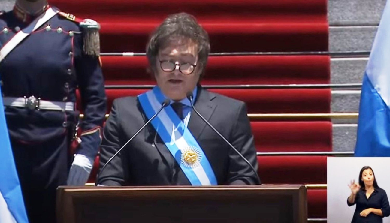 Juró Javier Milei: "Damos por terminada una larga y triste historia de decadencia y declive"