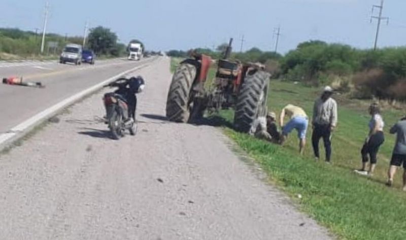 Ruta 34: viajaba como acompañante en un tractor, cayó y murió aplastado