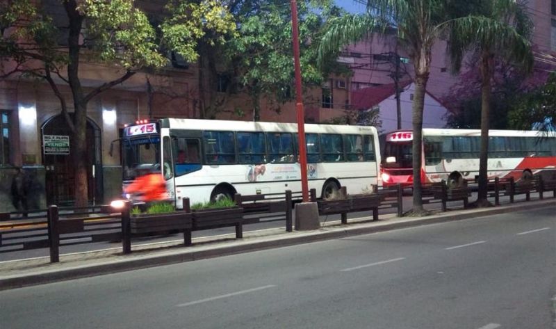 Colectivos: hoy circulan con normalidad pero alertan sobre un paro desde mañana