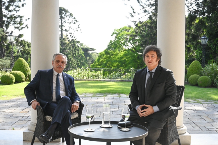 Alberto Fernández se reunió con el presidente electo, Javier Milei, en la residencia de Olivos