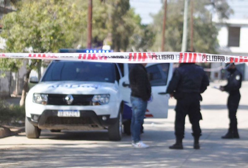 Fue a visitar a su amigo y lo halló ahorcado en el patio de la casa