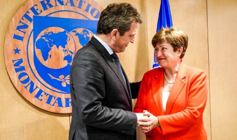 Argentina realiza otro pago al FMI y negocia préstamo con bancos