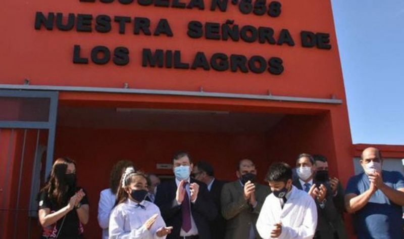 Zamora inauguró planta de agua y refacción de escuela