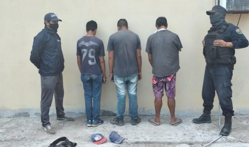 Detuvieron a un sujeto y sus dos hijos por abigeato y secuestraron gran cantidad de elementos