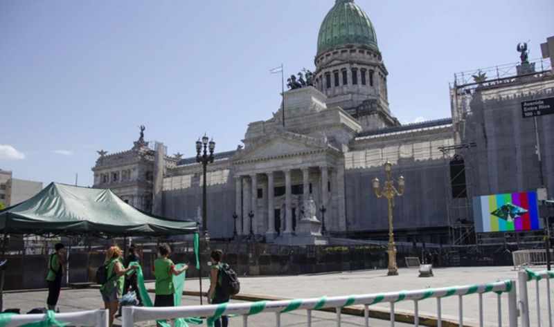 Con una sesión de casi 24 horas y con final abierto, Diputados vota la legalización del aborto