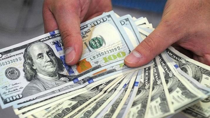 Dólar: el contado con liqui subió a un récord de $130 y se acerca al blue