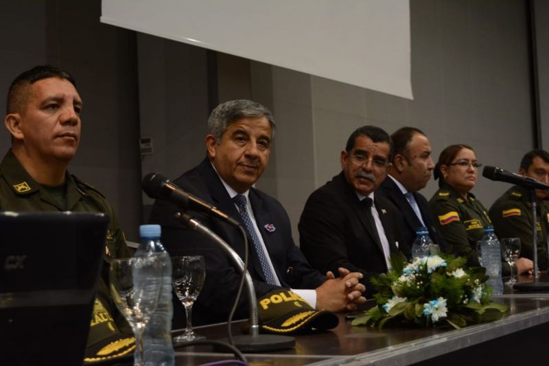 Colombianos capacitaron a 800 policías santiagueños