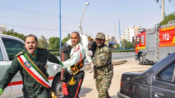 Más de 20 muertos en un atentado durante un desfile militar en Irán
