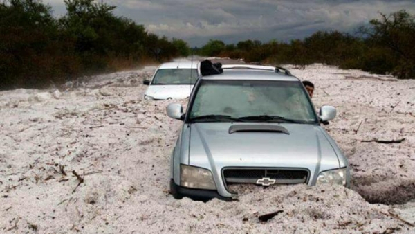 Una tremenda tormenta de granizo castigó a localidades cordobesas