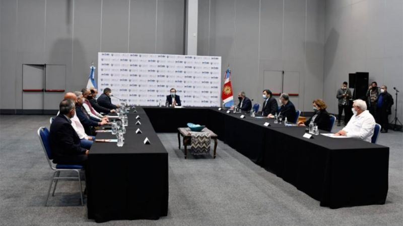 El gobierno provincial anunció un "bono aguinaldo" de $15.000 para la Administración Pública