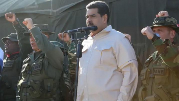 Maduro, ante militares: "Soldados de la patria, ha llegado la hora de combatir"
