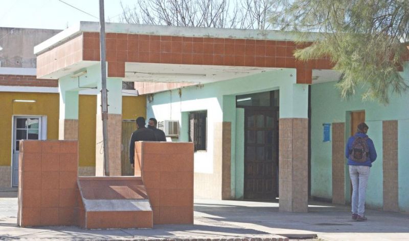 Policías salvan a mujer, ahorcada por su pareja