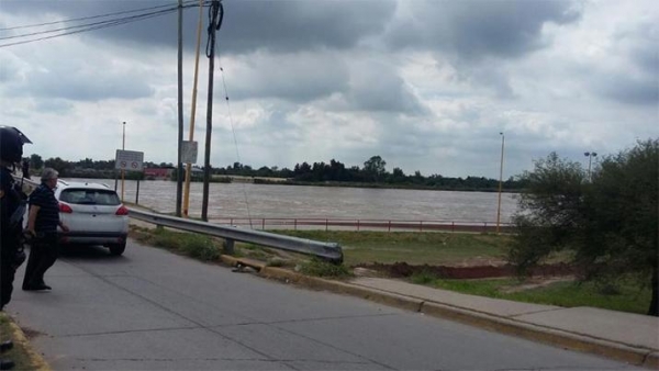 Asisten a damnificados por la lluvias con elementos retenidos en la aduana