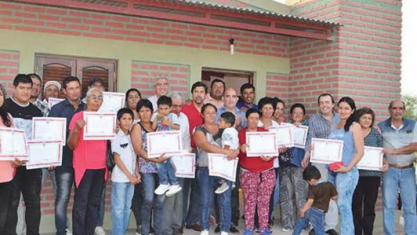 Familias de Villa Mailín recibieron viviendas sociales
