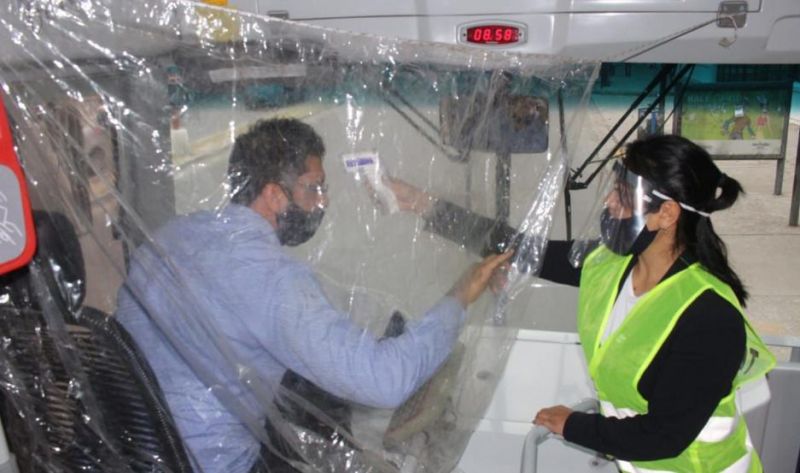 Protocolo para la vuelta del transporte: filas de espera con distancia, pasajeros sentados y circulación hasta las 22