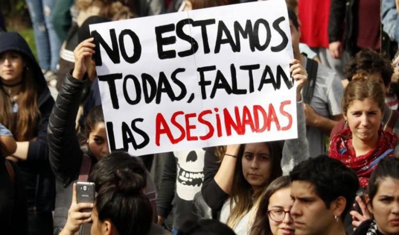Asesinó a puñaladas a su esposa embazada, luego se suicidió y su hijo pasó dos días encerrado con los cadáveres