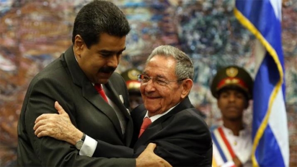 "Tuvimos que traer un grupo de 500 soldados cubanos... Perdón, se me chispoteó"