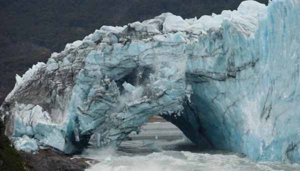 Durante la madrugada y sin testigos, se rompió el Glaciar Perito Moreno