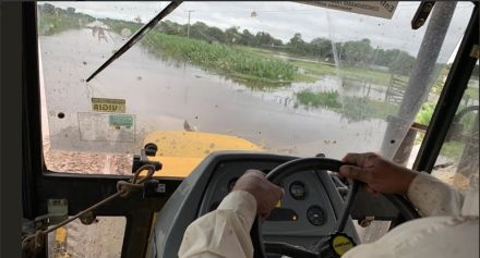 Cuatro horas en un tractor doble tracción en el Chaco