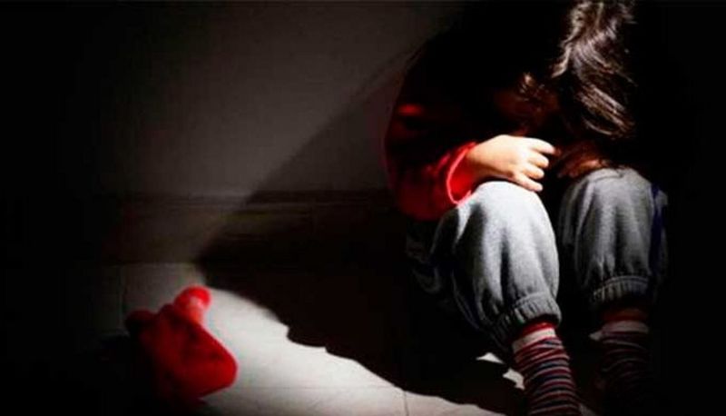 Tiene 78 años e irá a juicio por abusar sexualmente de su hijastra de 5