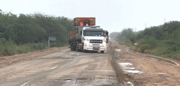 Productores y transportistas se quejan por el estado de abandono de la ruta 16