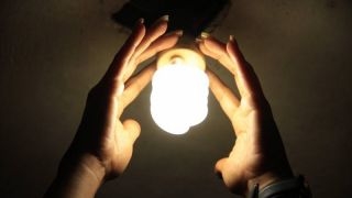 Las tarifas de luz vuelven a subir en febrero y las de gas en abril