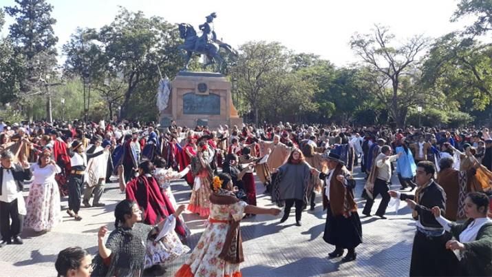 El centro de la ciudad se llenará de color con el "Pasacalle de Cabezudos"