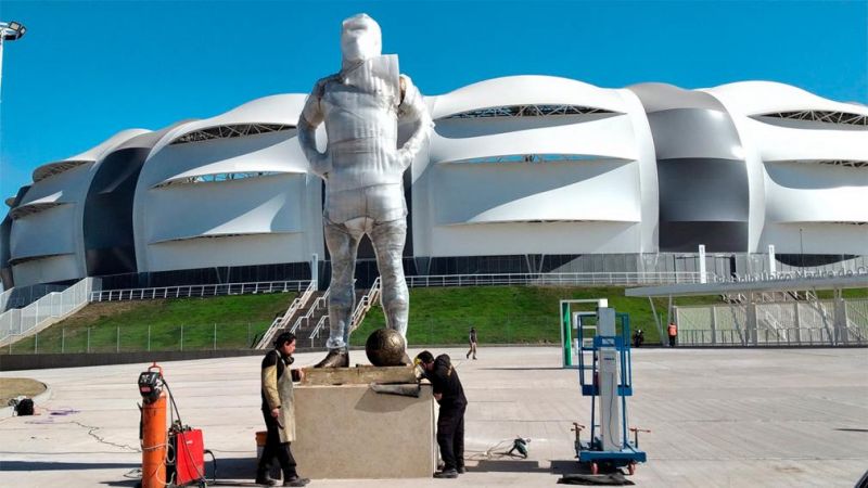 La imponente estatua de Maradona que se inaugurará en la previa de Argentina - Chile
