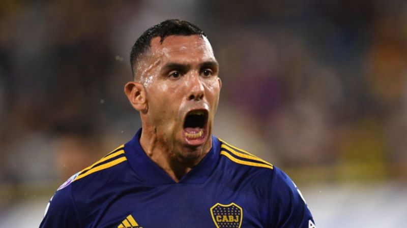 Riquelme sigue con la calidad intacta: llamó a Tevez y hubo acuerdo