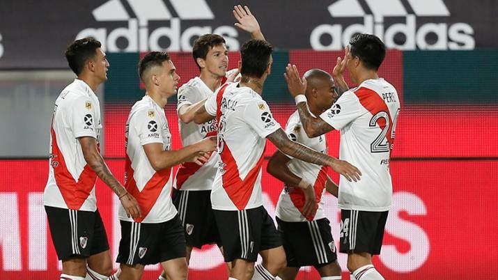 River consiguió un valioso triunfo ante Arsenal para seguir arriba