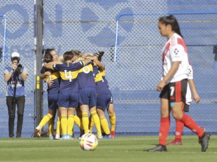 Boca se llevó el primer superclásico femenino de la era profesional