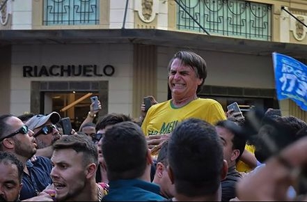 Apuñalaron al candidato a presidente de Brasil Jair Bolsonaro