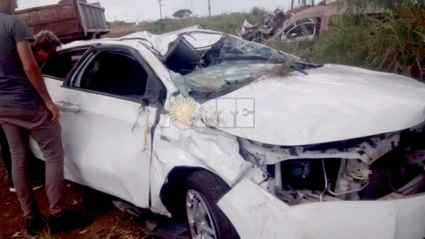 Conocida pareja chaqueña de tango sufrió grave accidente en Corrientes: un muerto
