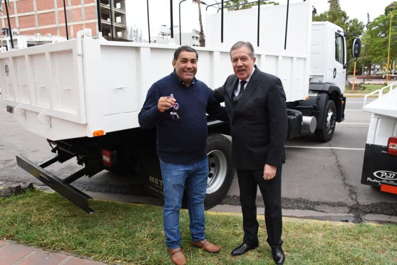 El Gobierno de la Provincia entregó un Camion a la comuna Pampeña