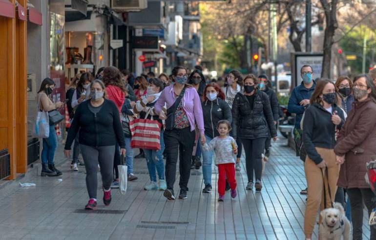 Confirmaron 54 muertes y 3.725 contagios en las últimas 24 horas