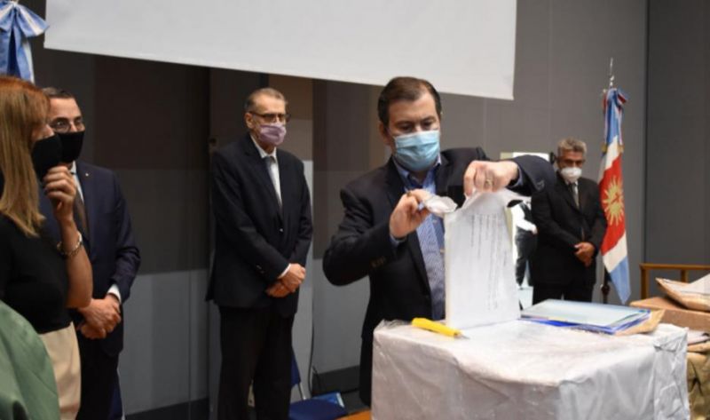 El gobernador Zamora participó de la apertura de sobres para la repavimentación de las rutas 5 y 92