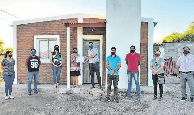 Entregan viviendas sociales en Sumampa