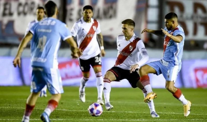 River Plate no aprovechó la chance de acercarse a la cima: igualó 0-0 ante Arsenal