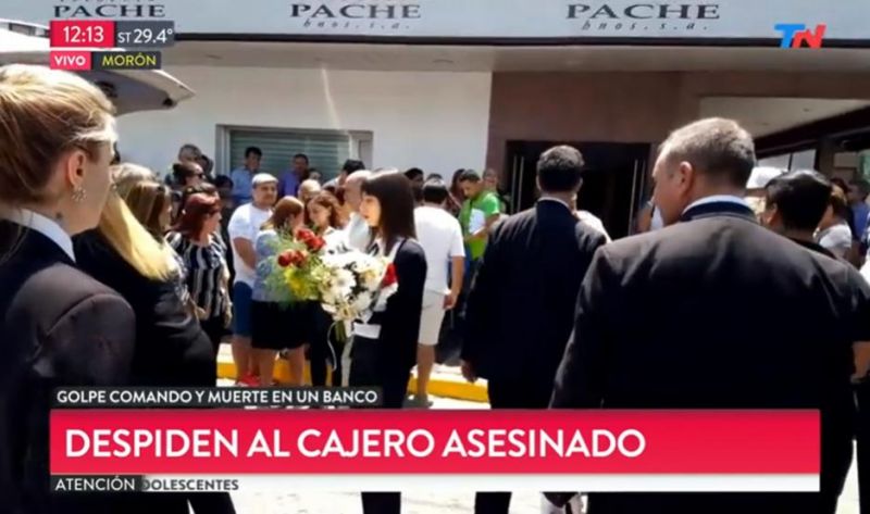 Profundo dolor en la despedida a Germán Chávez, el cajero asesinado en el asalto al Banco Nación
