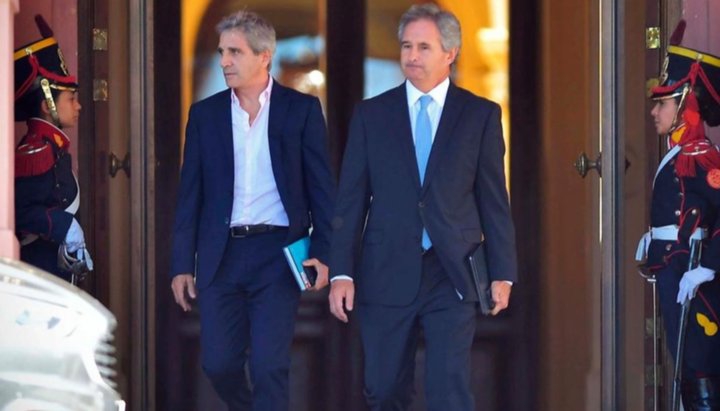El ministro Caputo anuncia este martes el paquete de medidas económicas