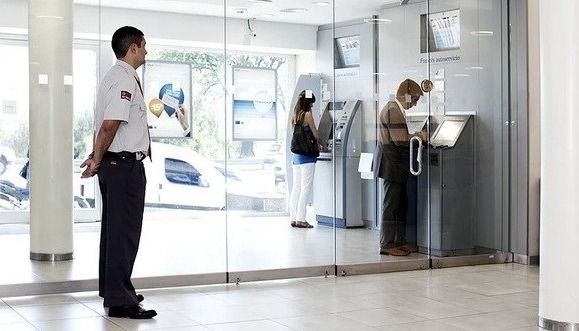 Tras el asesinato del cajero, el BCRA obligó a los bancos a reforzar la seguridad