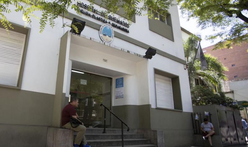 Quiso prender el fuego del asado con combustible y quemó a su hijo