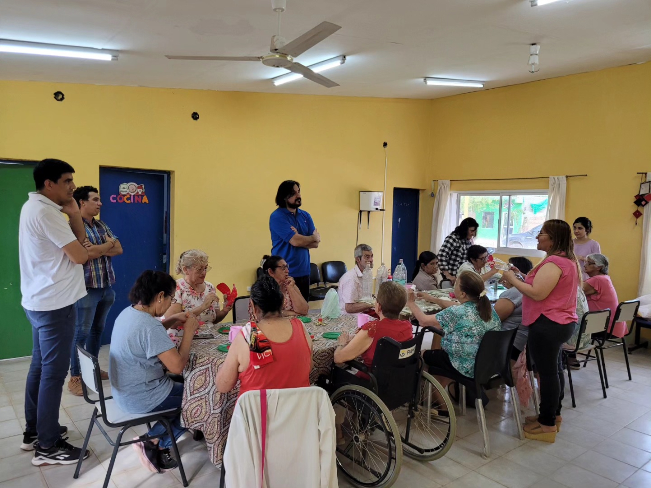 El Intendente Cisneros visitó a los abuelos y abuelas del Centro de día municipal"Lazos de amor"