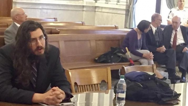 Matrimonio demandó a su hijo de 30 para que trabaje y se vaya de casa