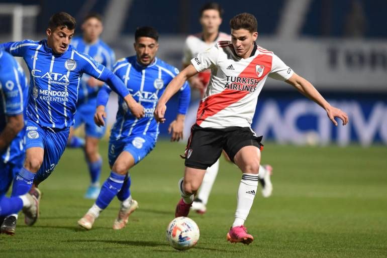 Godoy Cruz se hizo fuerte en su casa y cantó victoria ante River