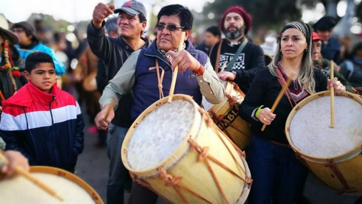 De manera virtual, Santiago y el mundo dan vida a la Marcha de los Bombos